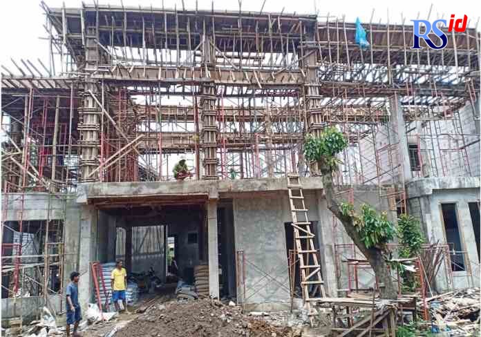 GAGAL RAMPUNG : Proyek pembangunan sarana kesehatan yakni Puskesmas Bulusan gagal rampung pada tahun ini. (ADENNYAR WYCAKSONO/JAWA POS RADAR SEMARANG)