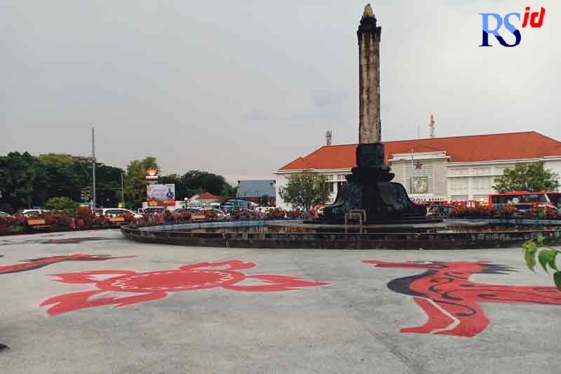 Lantai Taman Tugu Muda kini lebih berwarna. Terdapat lukisan-lukisan khas Kota Semarang. (ADENNYAR WYCAKSONO/JAWA POS RADAR SEMARANG)