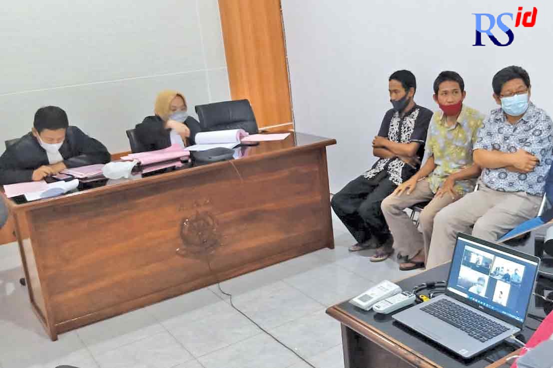 Suasana persidangan kasus pemalsuan dan penjualan celana jins Cardinal palsu, di Pengadilan Negeri Pekalongan, Senin (6/12/2021). (Istimewa)