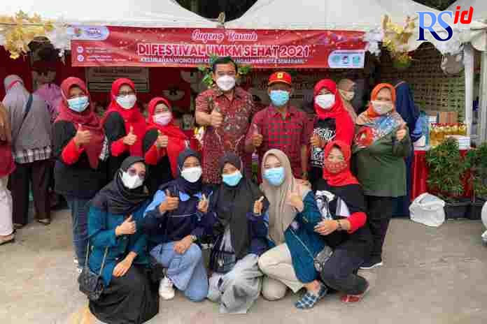 Mahasiswa KKN Undip mempromosikan Kampung Tematik Olahan Singkong (Olasi) di Wonosari, Ngaliyan, melalui Exovillage. (Istimewa)