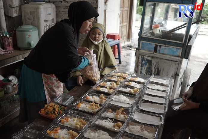 Dagangan UMKM Solo diborong Komunitas Binaan Airlangga. (Ist)