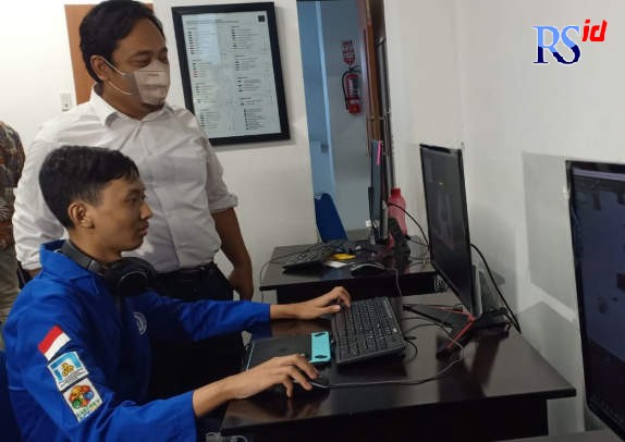 Ghozali Everyday di Kampus Udinus. (ADENNYAR WYCAKSONO/JAWA POS RADAR SEMARANG)