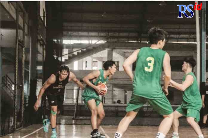 OPTIMIS: Para pemain SWSS saat pertandingan IBL. (Dhinar Sasongko/Jawapos radar Semarang)