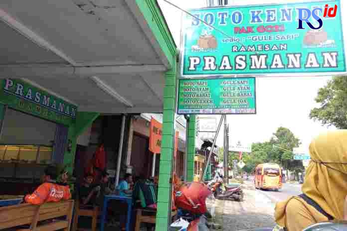 Warung Soto Kendil Pak Gozi Kabupaten Semarang selalu ramai pembeli.  (Nastaufika Firdausy/ JAWA POS RADAR SEMARANG)