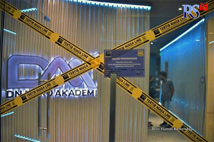 Kegiatan penertiban dilakukan oleh Penyidik Pegawai Negeri Sipil (PPNS) Kementerian Perdagangan serta dihadiri Direktur Tertib Niaga, Sihard Hadjopan Pohan dan Kepala Biro Peraturan Perundang-Undangan dan Penindakan Bappebti, Aldison. (apn)