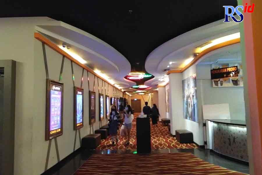 Para pengunjung Platinum Cineplex Artos Mall. (FOTO DOKUMENTASI SHAKILA DHIANANDA R/JAWA POS RADAR SEMARANG)