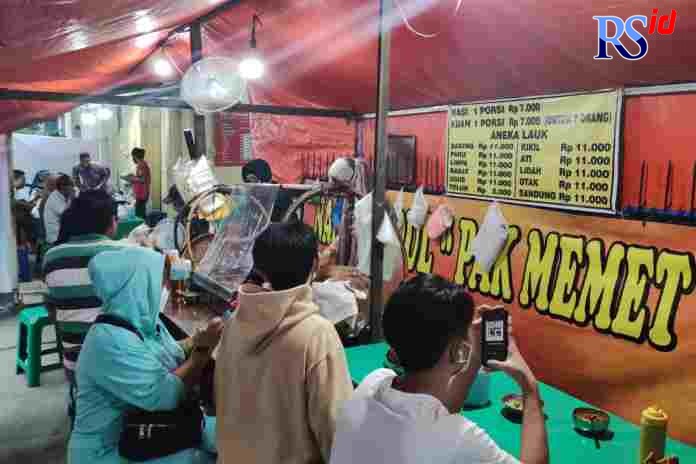 Nasi Gandul yang memadukan daging dengan kuah membuat makanan ini banyak dicari pecinta kuliner. (DEVI KHOFIFATUR RIZQI/ JAWA POS RADAR SEMARANG)