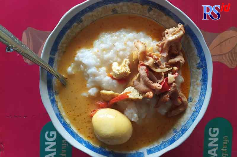 Menu favorit bubur sayur di Warung Makan Bubur Mbak Srie. (AULIA RIFA URBAH/JAWA POS RADAR Semarang)