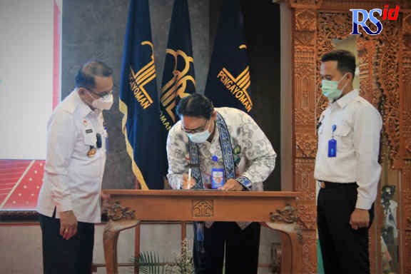 Penandatanganan Kontrak Pelaksanaan Bantuan Hukum Tahun Anggaran 2022 yang berlangsung di aula Kanwil Kemenkumham Jateng, Rabu (16/02/2022). (Istimewa)