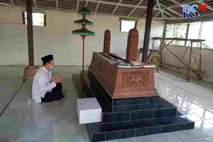 Makam Mbah Joyo Sampurno di Jalan Desel RT 1 RW3 Kelurahan Sadeng, Kecamatan Gunungpati. (FIGUR RONGGO WASSALIM/ JAWA POS RADAR SEMARANG)