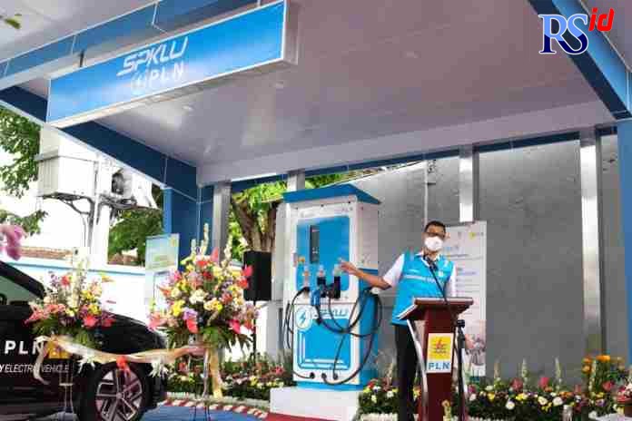 TAMBAH STASIUN PENGISIAN LISTRIK : PLN membuka peluang kerja sama bisnis dengan para mitra untuk mempercepat penambahan SPKLU di seluruh Indonesia. (DOKUMEN HUMAS PLN)
