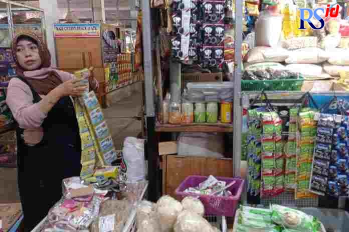 Pedagang sembako di Pasar Peterongan Rabu, (23/2). (Dokumen KHAFIFAH ARINI PUTRI/JAWA POS RADAR SEMARANG)