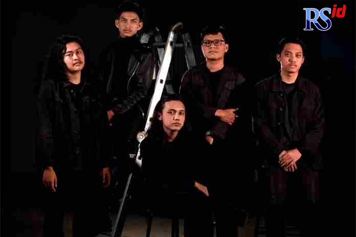 IDEALIS: Personel band Unless. Zidan (vocal), Faisal (bass) sekaligus vokal scream), kevin (gitaris), Faris Ulum (drum), dan Rio (gitaris). (Ist)