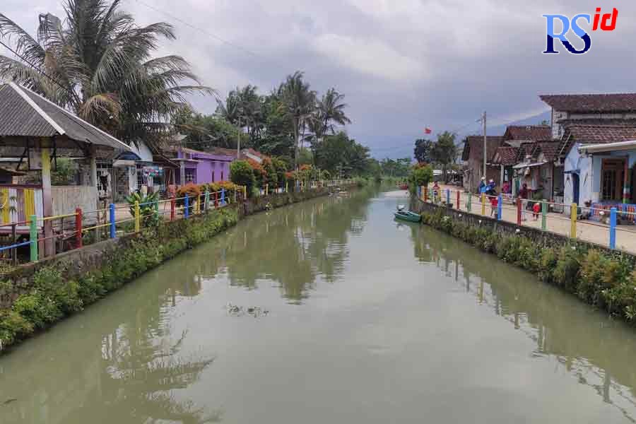 Dermaga Pelangi salah satu fasilitas pengunjung untuk naik kapal perahu. (Nurfaik Nabhan/Jawa Pos Radar Semarang)