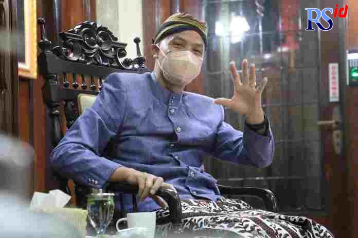 Ganjar memastikan warga lereng Merapi siap di evakuasi, menyusul erupsi Merapi, rabu malam (9/3/22). (Istimewa)