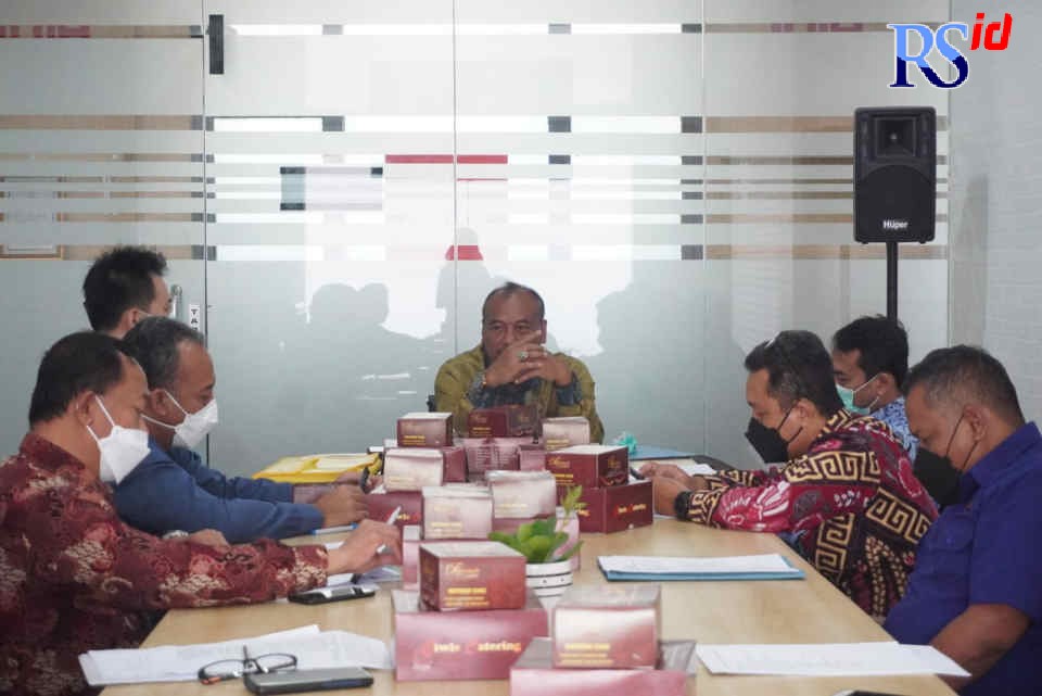 Divisi Pelayanan Hukum dan HAM menggelar rapat verifikasi permohonan Kewarganegaraan Republik Indonesia yang diajukan He Xing, WNA asal China beberapa waktu lalu. (Istimewa)