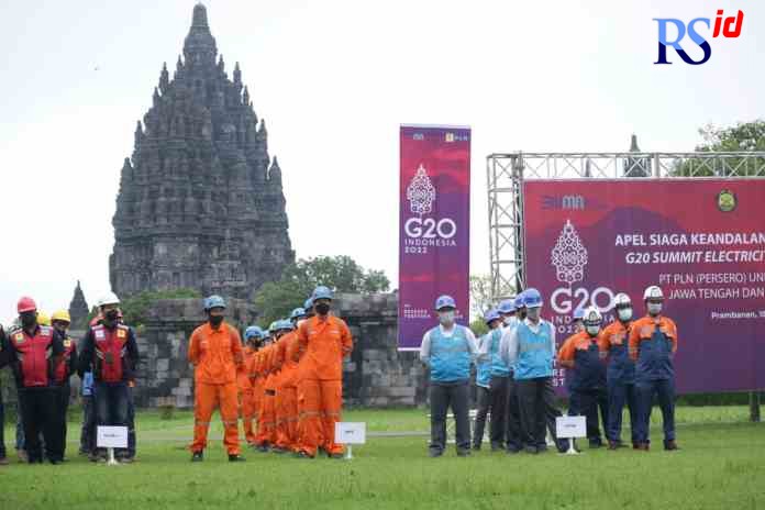APEL SIAGA : Para personel melakukan apel siaga keandalan kelistrikan KTT G20 di pelataran Candi Prambanan, Yogyakarta Selasa (15/3/2022). (DOKUMEN HUMAS PNL JATENG-DIY)