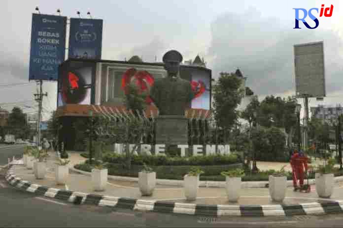 PERCANTIK KOTA : Pemkot Semarang beralih ke videotron yang sudah 3 dimensi di sudut Taman Piere Tendean Jumat (4/3). (NUR CHAMIM/JAWA POS RADAR SEMARANG)