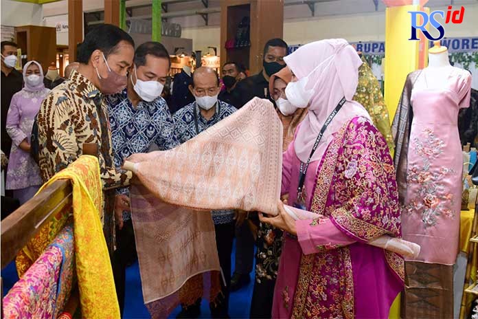 Presiden Jokowi mengapresiasi penyelenggaraan INACRAFT yang mengusung tema “Smiling Heritage of West Java; From Smart Village to Global Market” ini. Presiden mengajak seluruh masyarakat untuk mencintai produk kerajinan dalam negeri yang dapat mendukung pe