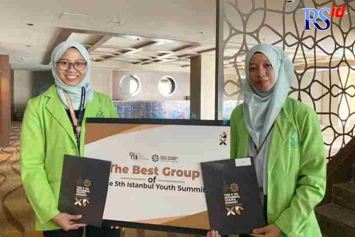 JUARA INTERNASIONAL: Dua mahasiswi UIN Walisongo Semarang Azzah Liddiana dan Cholifatul Ummah meraih The Best Group di KTT IYS 2022 yang digelar di Istanbul Turki. (ISTIMEWA)