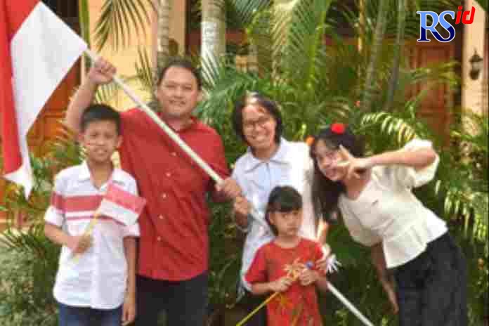 Ellen Nugroho bersama suami dan ketiga anaknya yang menjalani homeschooling. (Istimewa)