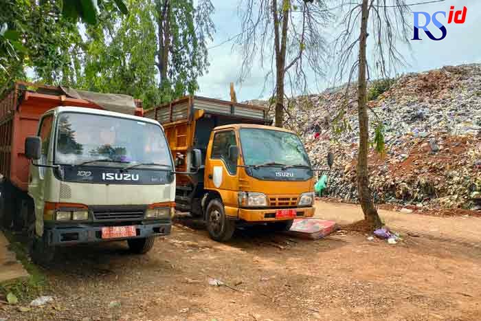 Kondisi truk pengangkut sampah yang terparkir di TPA Randukuning. (RIYAN FADLI/JAWA POS RADAR SEMARANG)