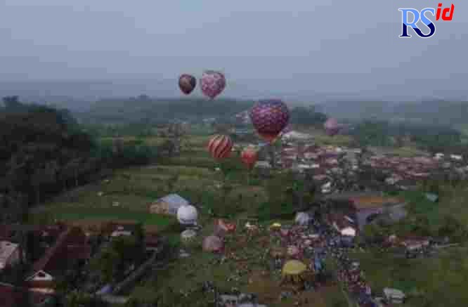 Festival balon udara di lapangan Desa Pagerejo Kecamatan Kertek pada 2019 lalu.  (Istimewa)