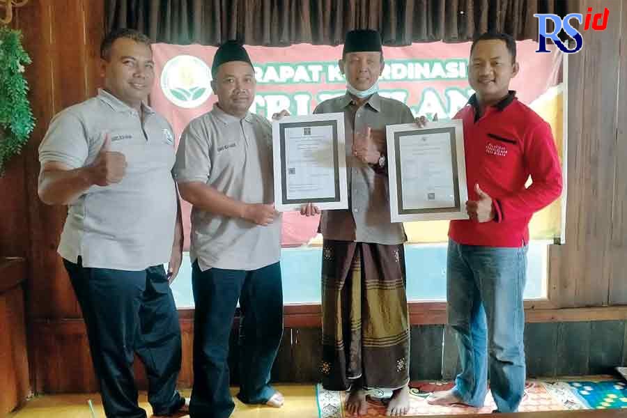 Penyerahan secara simbolis badan hukum BUMDes Rejo Makmur Desa. (Istimewa)