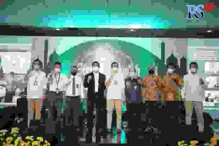 BUKA PENUKARAN UANG TUNAI : Kepala Perwakilan BI Provinsi Jateng Rahmat Dwi Saputra bersama para pimpinan perbankan melakukan Kick Of Serambi Ramadan 2022 di kantor BI Jateng, Jalan Imam Barjo Semarang Senin (4/4) kemarin. (ISTIMEWA)
