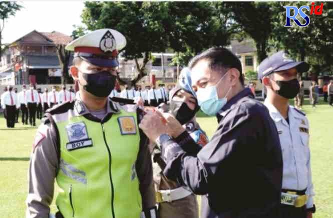OPERASI: Apel Operasi Ketupat Candi 2022 yang dipimpin Walikota Yuliyanto. (Dhina sasongko/jawapos radar semarang)