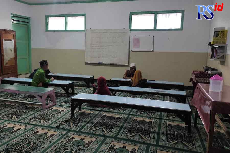 Suasana TPQ yang selalu aktif di Masjid Jami’ An-Nuur. (Nurfaik Nabhan/Jawa Pos Radar Semarang)