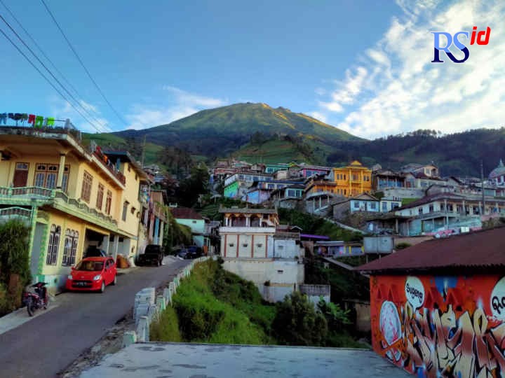 Pemandangan Gunung Sumbing dari Nepal van Java yang berada di Dusun Butuh, Desa Temanggung, Kaliangkrik, Kabupaten Magaleng. (Istimewa)