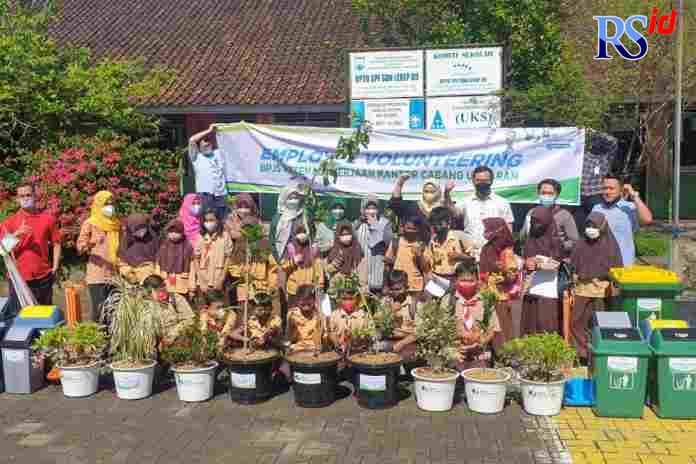 BPJAMSOSTEK Kantor Cabang Ungaran mengisi bulan suci Ramadan dengan Employee Volunteering atau kegiatan sosial, dengan melibatkan seluruh karyawannya yang berlangsung pada Jumat (22/4/2022). (Istimewa)