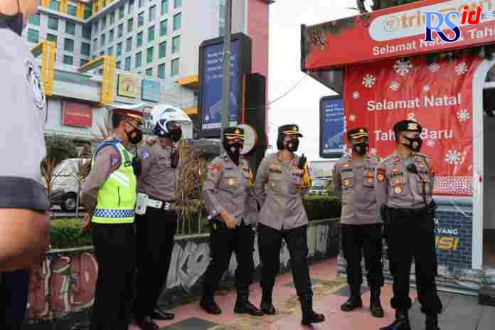 Kapolres Magelang Kota melakukan koordinasi dan pengecekan pos pengamanan jelang Lebaran. (ROFIK SYARIF G P/JAWA POS RADAR SEMARANG)