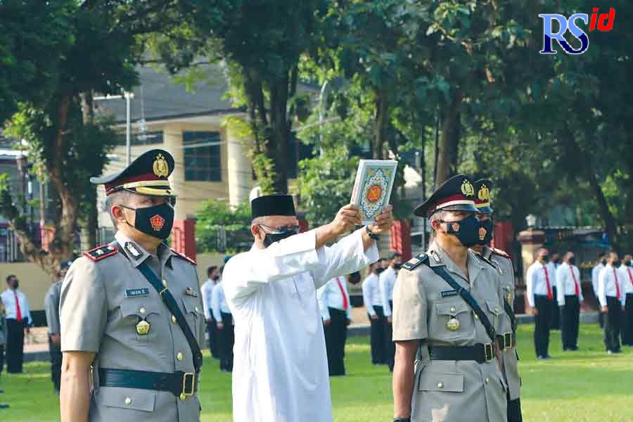 Sejumlah pejabat Polres Salatiga dimutasi dalam upacara di Lapangan Bhayangkara. (Dhinar Sasongko/Jawa Pos Radar Semarang)