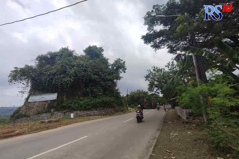 Kondisi sisa Gunung Ledek yang mulai terkikis. Di lokasi ini konon sering terdengar suara gamelan dan penampakan penari cantik. (M. Ridwan Tri Anggoro / Jawa Pos Radar Semarang)