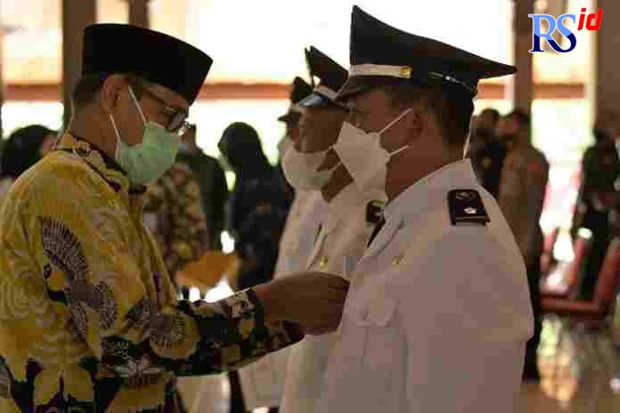 Pelantikan lima orang kepala desa dalam pergantian antar waktu (PAW) di Pendopo Pengayoman Rabu (20/4) siang. (Istimewa)