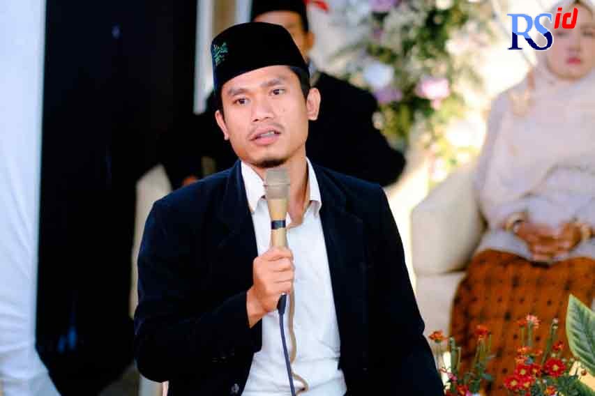 Bambang Supriyadi saat mengisi mauidhoh hasanah pada acara walimatul ursy warga di Grobogan. (Istimewa)
