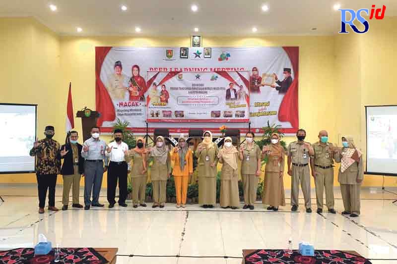 Sosialisasi TPBIS dan penyerahan sertfikat akreditasi lembaga perpustakaan sekolah dan desa di Gedung Graha Saba Pustaka Dispupa, Selasa (19/4). (Istimewa)