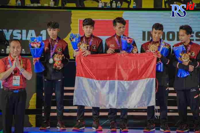 HARUMKAN BANGSA : Muhammad Fikri Alief Pratama (DG.Reeva), salah satu atlet Dunia Games esports (DG Esports) yang juga pemain Timnas Indonesia berhasil meraih medali perak di ajang SEA Games Vietnam 2021 untuk cabang olahraga esports Free Fire.