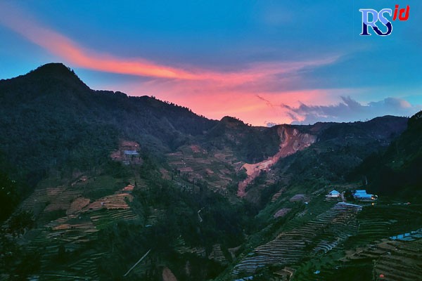 Suasana tol kahyangan di jalur Bawang-Dieng saat senja. (RIYAN FADLI/JAWA POS RADAR SEMARANG)