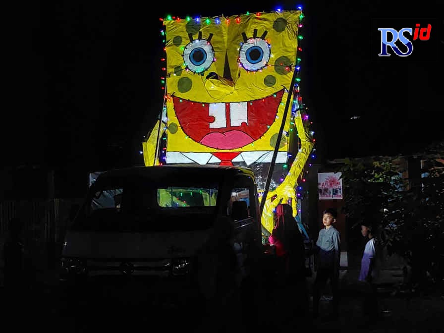 Tampilan spongbob dalam arak arakan takbir keliling di Desa Harjowinangun, Kecamatan Dempet. (Wahib Pribadi/Jawa Pos Radar Semarang)