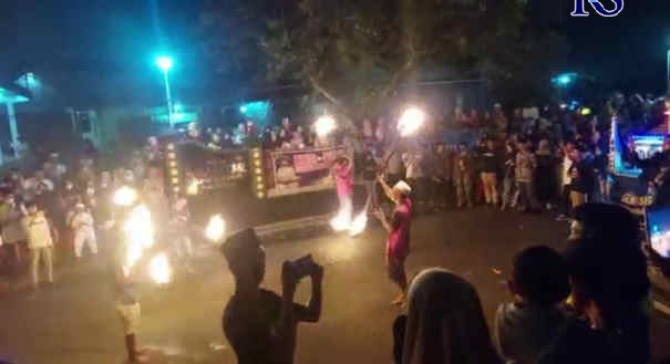 Suasana takbir keliling di wilayah Nanggulan Salatiga. (Dhinar Sasongko/Jawa Pos Radar Semarang)