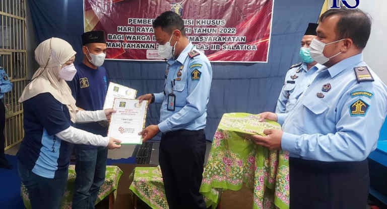 Rutan Salatiga memberikan remisi Idul Fitri kepada 68 warga binaan. (Dhinar Sasongko/Jawa Pos Radar Semarang)