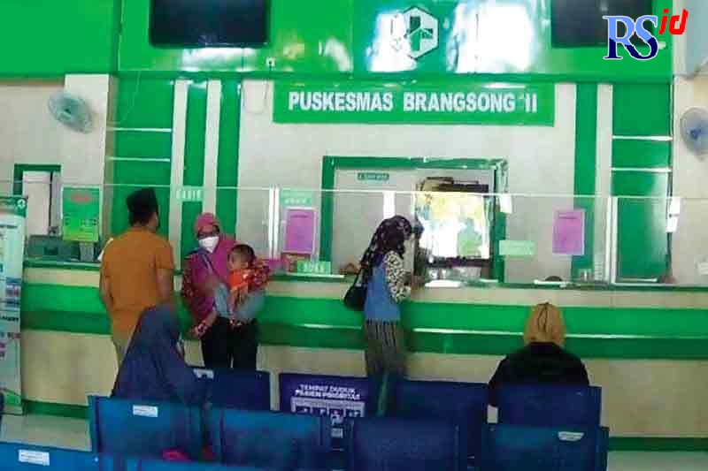 Suasanan pelayanan di Puskesmas Brangsong II kemarin (12/5). (DEVI KHOFIFATUR RIZQI/ JAWA POS RADAR SEMARANG)