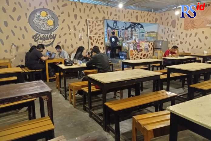 Warung Bursky di Tembalang. (KHAFIFAH ARINI PUTRI/JAWA POS RADAR SEMARANG)