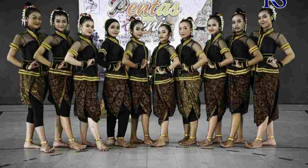 Anggota Sanggar Tari dan Rias Sekar Tanjung usai tampil setelah dua tahun vakum karena pandemi.  (Istimewa)