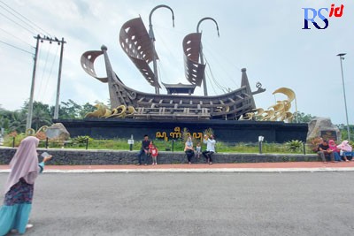  Kapal Samuderaraksa yang tergambarkan di relief Candi Borobudur pernah digunakan berlayar pelaut di masa lalu hingga ke benua Afrika. (PUPUT PUSPITASARI/JAWA POS RADAR SEMARANG)