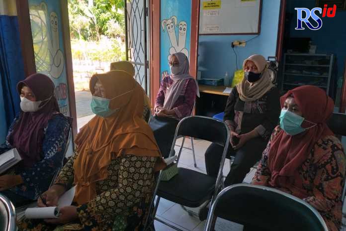 Ibu-ibu tenaga lapangan KB ikuti orientasi. (Wahib Pribadi/Jawa Pos Radar Semarang)