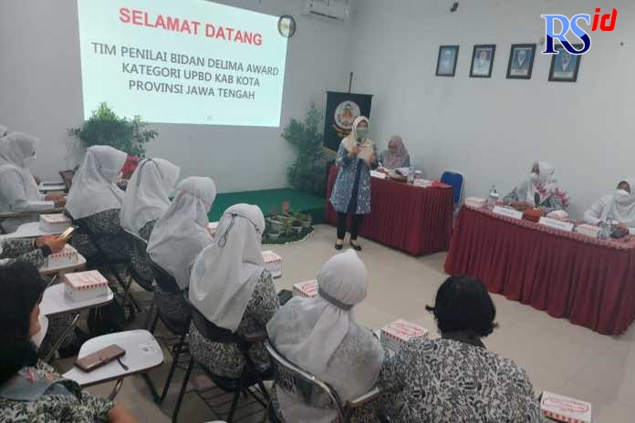 Tim penilai dari UPBD Provinsi Jateng melakukan penilaian Bidan Delima Award di UPBD Demak. (Wahib Pribadi/Jawa Pos Radar Semarang)